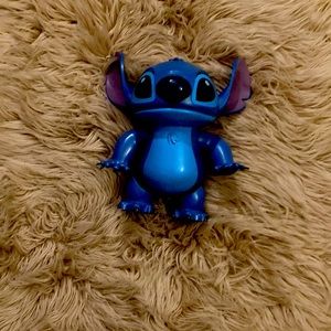 Moving stitch toy